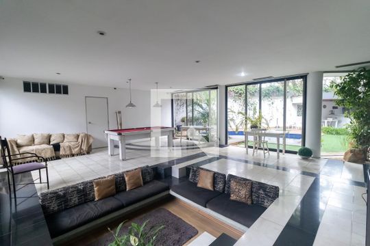 Sala de casa à venda com 4 quartos, 700m² em Vila Madalena, São Paulo