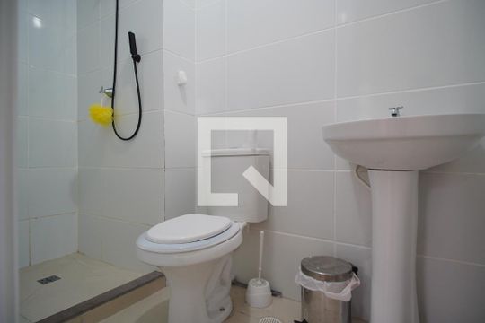 Banheiro  de apartamento à venda com 2 quartos, 46m² em Morro Santana, Porto Alegre