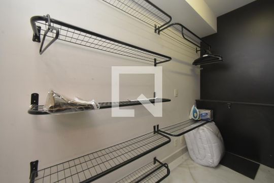 Closet de kitnet/studio para alugar com 1 quarto, 35m² em Bela Vista, São Paulo