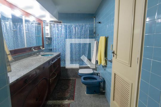 Banheiro da Suíte de apartamento à venda com 4 quartos, 170m² em Copacabana, Rio de Janeiro