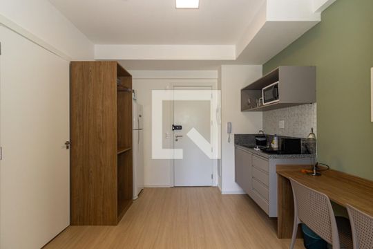 Sala e Cozinha de kitnet/studio à venda com 1 quarto, 27m² em Vila Nova Conceição, São Paulo