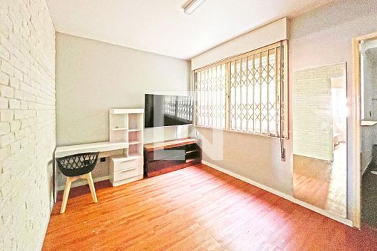 Sala de apartamento para alugar com 1 quarto, 41m² em Camaquã, Porto Alegre