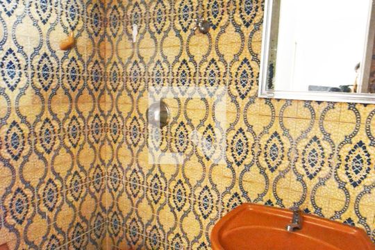 Banheiro de apartamento à venda com 1 quarto, 41m² em Camaquã, Porto Alegre