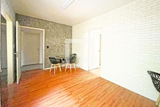 Sala de apartamento para alugar com 1 quarto, 41m² em Camaquã, Porto Alegre