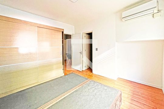 Suíte de apartamento para alugar com 1 quarto, 41m² em Camaquã, Porto Alegre