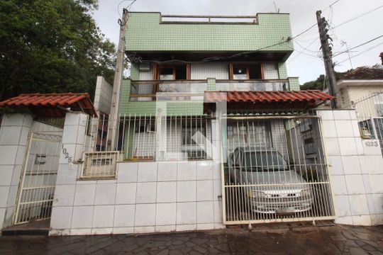 Fachada de casa à venda com 4 quartos, 280m² em Tristeza, Porto Alegre