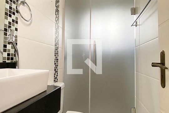 Banheiro  de apartamento para alugar com 2 quartos, 80m² em Ouro Branco, Novo Hamburgo