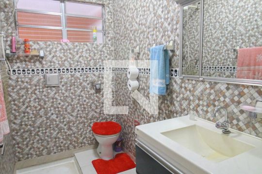 banheiro casa 1 de casa à venda com 4 quartos, 180m² em Jardim São Paulo(zona Norte), São Paulo