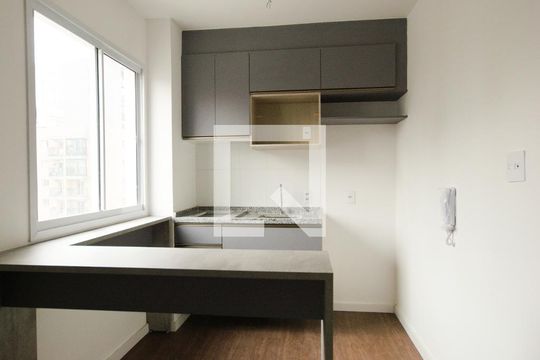 Cozinha de kitnet/studio para alugar com 1 quarto, 24m² em Liberdade, São Paulo