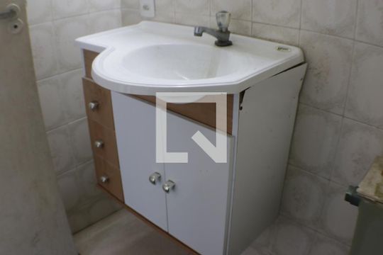 Banheiro de apartamento à venda com 2 quartos, 56m² em Jacarepaguá, Rio de Janeiro