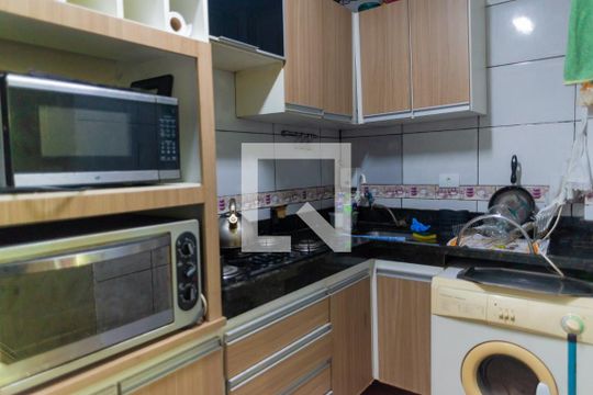 Cozinha de casa de condomínio à venda com 2 quartos, 65m² em São José, Porto Alegre