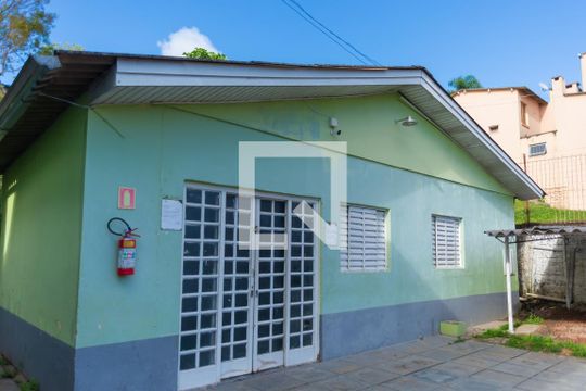 Fachada de casa de condomínio à venda com 2 quartos, 65m² em São José, Porto Alegre