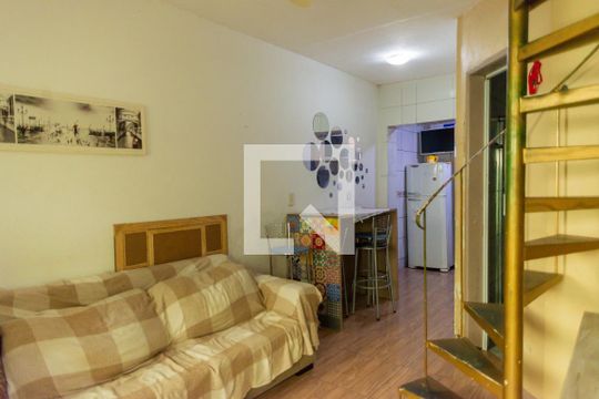 Sala de casa de condomínio à venda com 2 quartos, 65m² em São José, Porto Alegre
