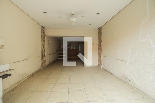 Garagem de casa à venda com 2 quartos, 103m² em Alto de Pinheiros, São Paulo