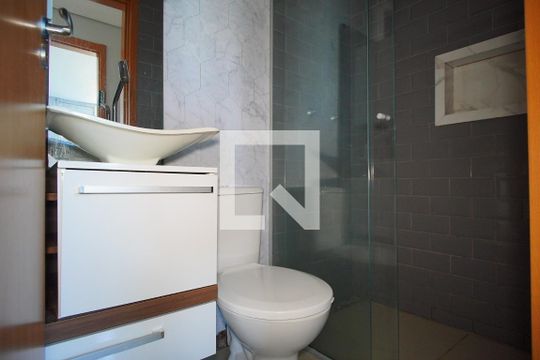 Banheiro  de apartamento à venda com 2 quartos, 50m² em Protásio Alves, Porto Alegre