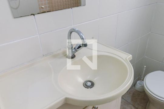 Banheiro Pia de casa à venda com 4 quartos, 150m² em Perdizes, São Paulo