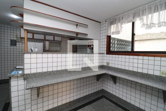 Cozinha de apartamento para alugar com 3 quartos, 130m² em Jardim Guanabara, Rio de Janeiro