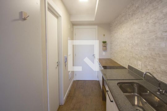 Cozinha de apartamento para alugar com 1 quarto, 25m² em Santo Amaro, São Paulo