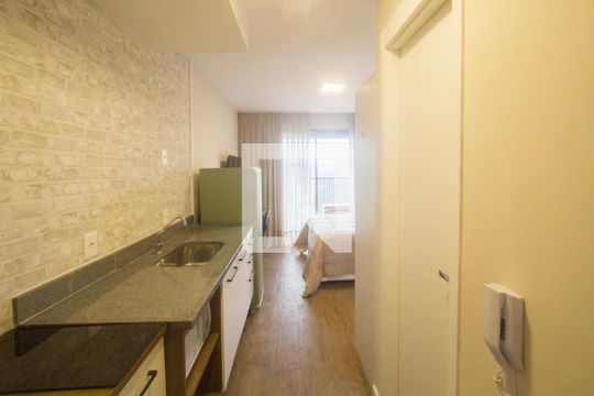 Cozinha de apartamento para alugar com 1 quarto, 25m² em Santo Amaro, São Paulo