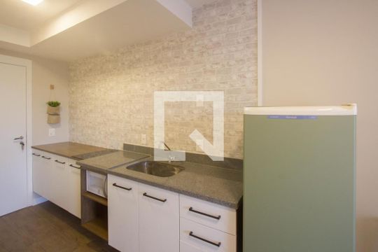 Cozinha de apartamento para alugar com 1 quarto, 25m² em Santo Amaro, São Paulo