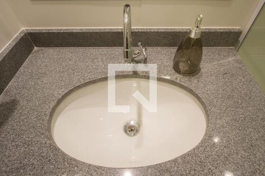 Pia de apartamento para alugar com 1 quarto, 25m² em Santo Amaro, São Paulo