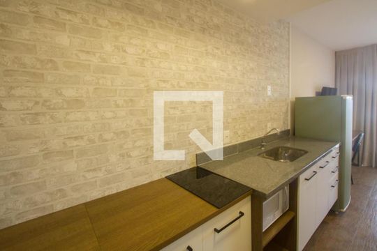 Cozinha de apartamento para alugar com 1 quarto, 25m² em Santo Amaro, São Paulo
