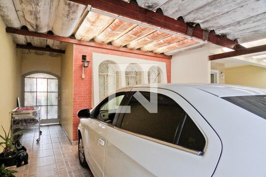 Garagem de casa à venda com 3 quartos, 136m² em Jardim Peri, São Paulo