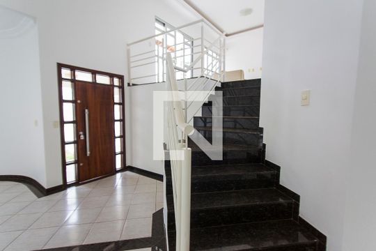 Sala de casa para alugar com 4 quartos, 280m² em Morada da Colina, Uberlândia