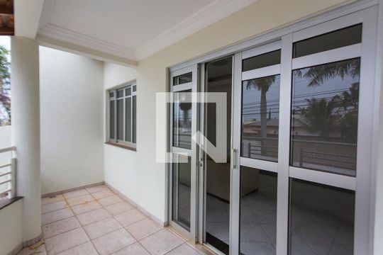 Varanda de casa para alugar com 4 quartos, 280m² em Morada da Colina, Uberlândia