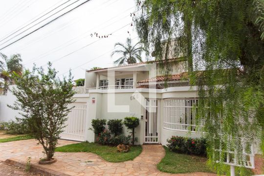 Fachada de casa para alugar com 4 quartos, 280m² em Morada da Colina, Uberlândia