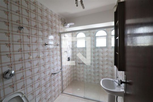 Banheiro de apartamento para alugar com 2 quartos, 70m² em Parada Inglesa, São Paulo