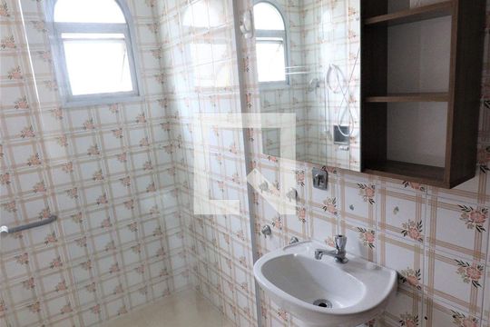 Banheiro de apartamento para alugar com 2 quartos, 70m² em Parada Inglesa, São Paulo