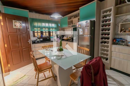 Cozinha de casa à venda com 3 quartos, 190m² em Scharlau, São Leopoldo