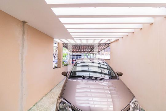 Garagem de casa à venda com 3 quartos, 220m² em Bosque da Saúde, São Paulo