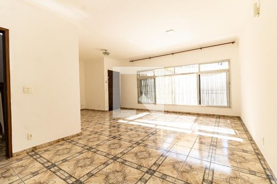 Casa à venda com 3 quartos, 210m² em Vila Gumercindo , São Paulo