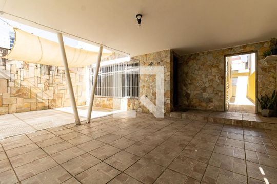 Garagem de casa à venda com 3 quartos, 210m² em Vila Gumercindo , São Paulo