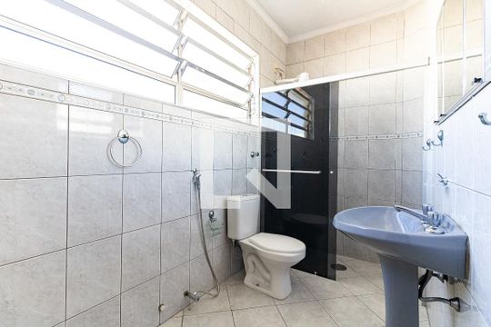 Banheiro da Suíte de casa à venda com 3 quartos, 210m² em Vila Gumercindo , São Paulo