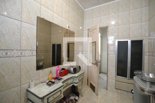Banheiro de casa à venda com 4 quartos, 100m² em Santo Antônio, Porto Alegre