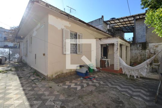 Área Externa de casa à venda com 4 quartos, 100m² em Santo Antônio, Porto Alegre