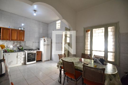 Cozinha de casa à venda com 4 quartos, 100m² em Santo Antônio, Porto Alegre