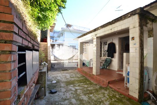 Área Externa de casa à venda com 4 quartos, 100m² em Santo Antônio, Porto Alegre