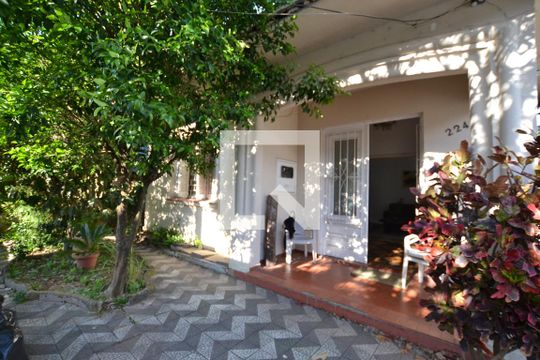 Fachada de casa à venda com 4 quartos, 100m² em Santo Antônio, Porto Alegre