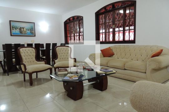 Sala de casa para alugar com 6 quartos, 366m² em Freguesia (jacarepaguá), Rio de Janeiro
