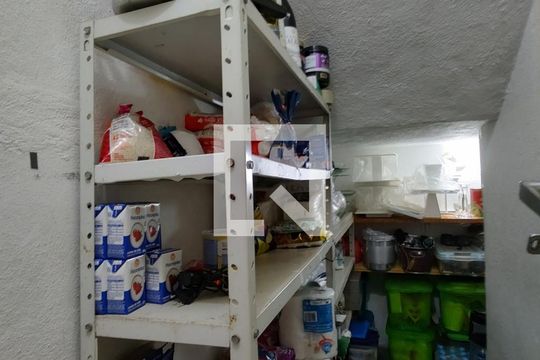 Despensa de casa para alugar com 6 quartos, 366m² em Freguesia (jacarepaguá), Rio de Janeiro