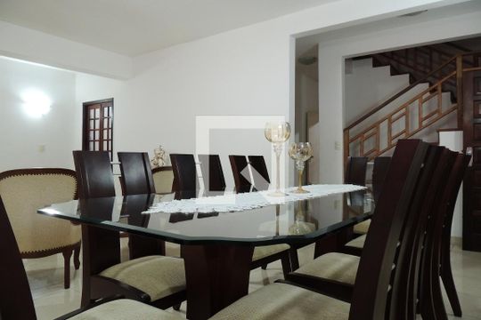 Sala de casa para alugar com 6 quartos, 366m² em Freguesia (jacarepaguá), Rio de Janeiro