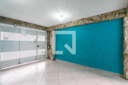 Garagem de casa à venda com 4 quartos, 140m² em Parque Cruzeiro do Sul, São Paulo