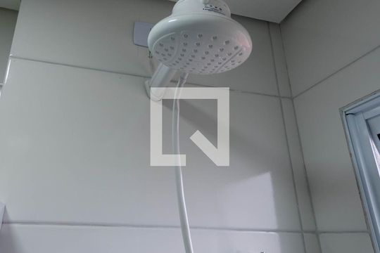 Banheiro de apartamento para alugar com 2 quartos, 45m² em Vila Ema, São Paulo
