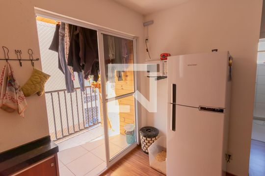 Cozinha de apartamento à venda com 2 quartos, 51m² em Feitoria, São Leopoldo