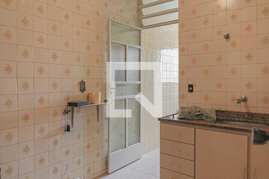 Cozinha  de apartamento para alugar com 2 quartos, 63m² em Sagrada Família, Belo Horizonte