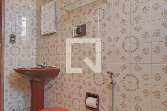 Banheiro do Corredor  de apartamento para alugar com 2 quartos, 63m² em Sagrada Família, Belo Horizonte